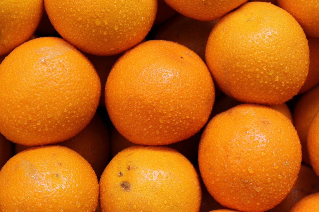 stack-of-ripe-oranges